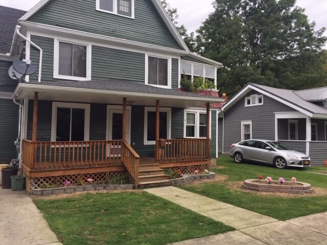 Building Photo - 154 Maple St