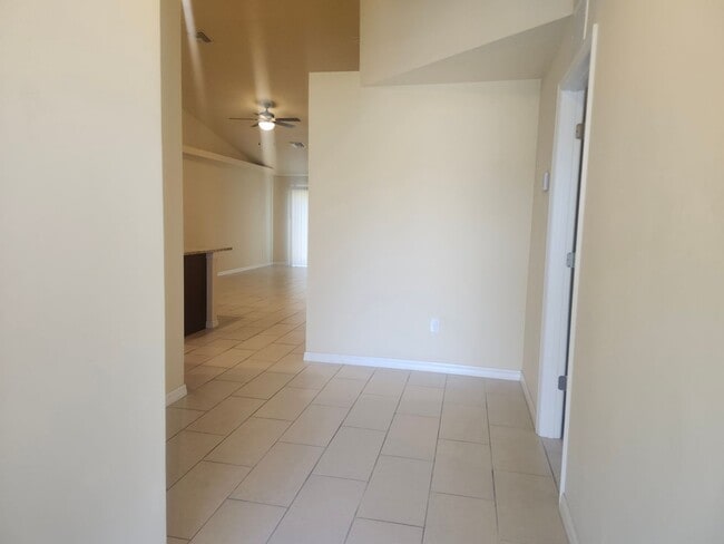 Building Photo - 3 bedroom 2 bath 1 car garage