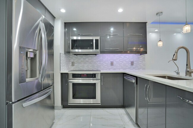 Building Photo - 100 Old Palisade Rd