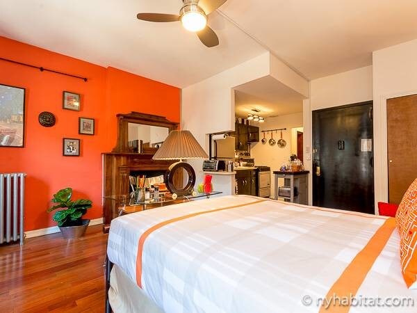 hard wood floors - 517 Manhattan Ave