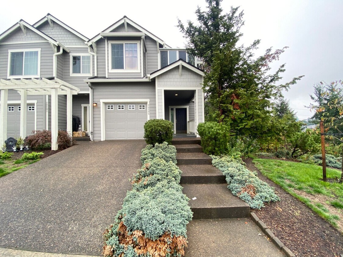 Foto principal - Spacious End Unit Town Home Located in Hoo...