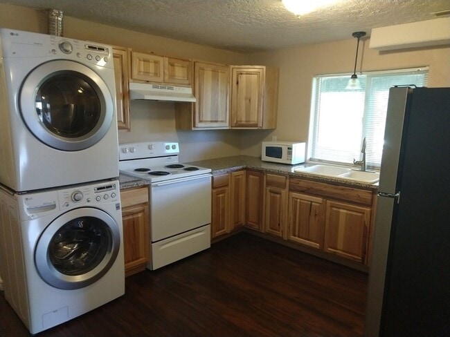 Building Photo - 4045 W Juniper Rd