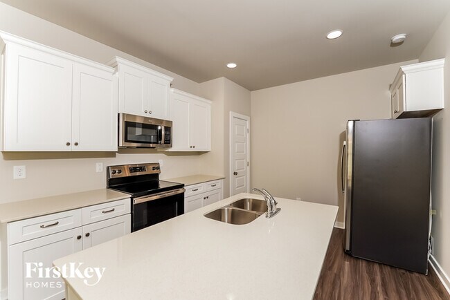 Building Photo - 1360 Brookhaven Dr