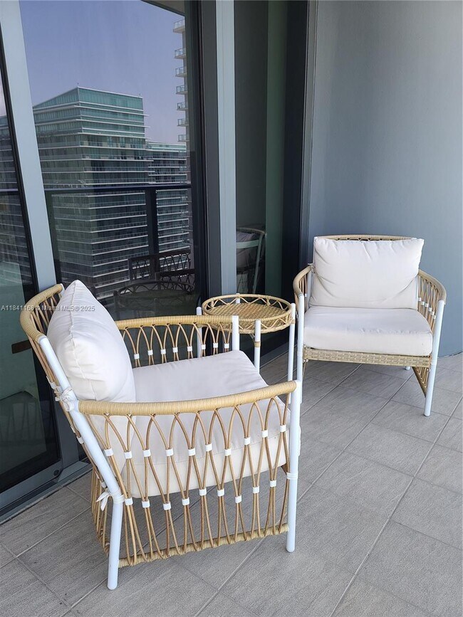 Foto del edificio - 1000 Brickell Ave
