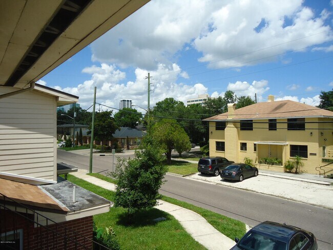 Building Photo - 1452 Palm Ave