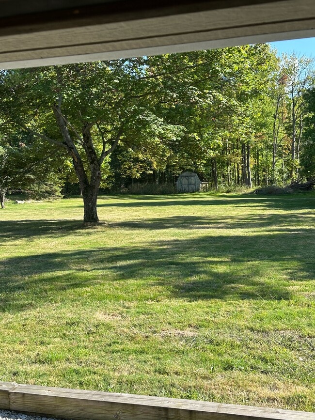 Situado en 1,6 acres - 38522 Rogers Rd