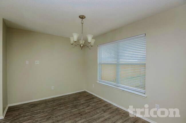 Building Photo - 516 Cambridge Dr