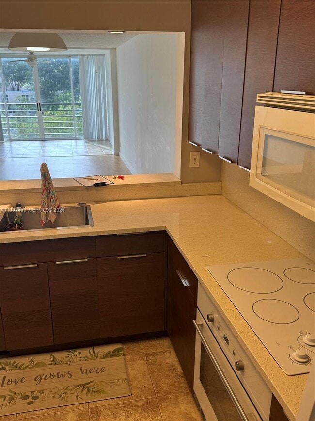Building Photo - 1811 Sabal Palm Dr