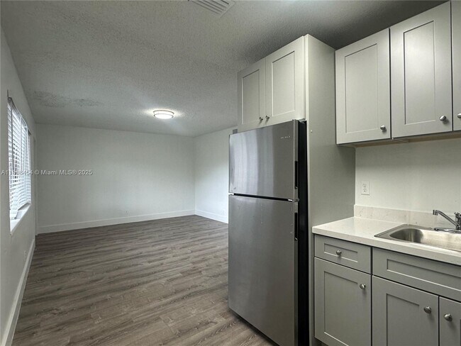 Building Photo - 2401 NW 9th Ave