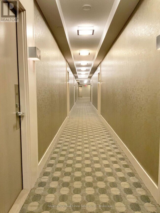 Building Photo - 7167 Yonge St