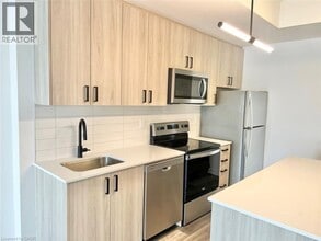 Building Photo - 25 Palace St