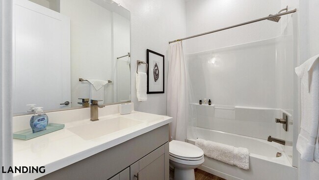 Foto del edificio - 8200 W Encanto Blvd