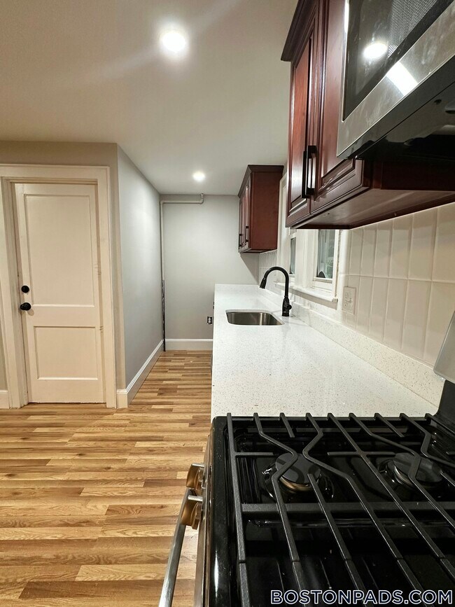 Foto del edificio - 23 Kirkwood Rd