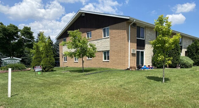 Foto del edificio - 6450 W Norwich Ave