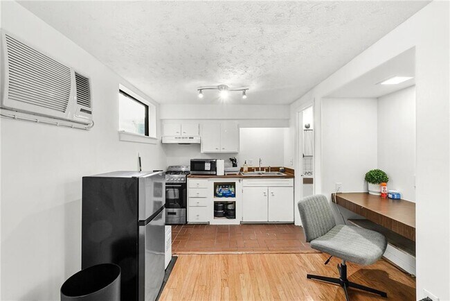 Building Photo - 3635 Cantrell Rd NE