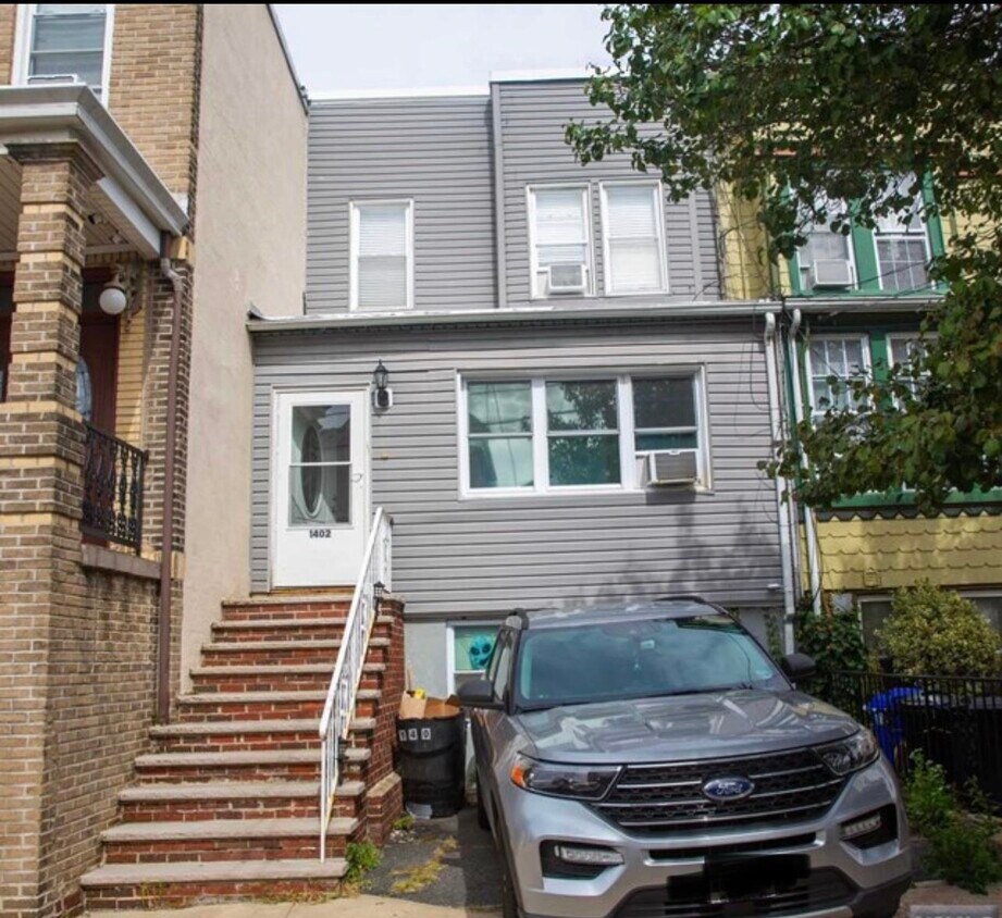 Primary Photo - 1402 9th St