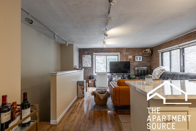 Foto del edificio - 715 W Diversey Pky