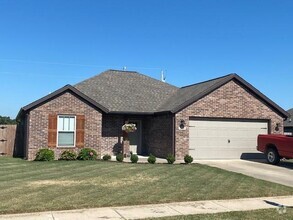 Building Photo - 509 White Oak St