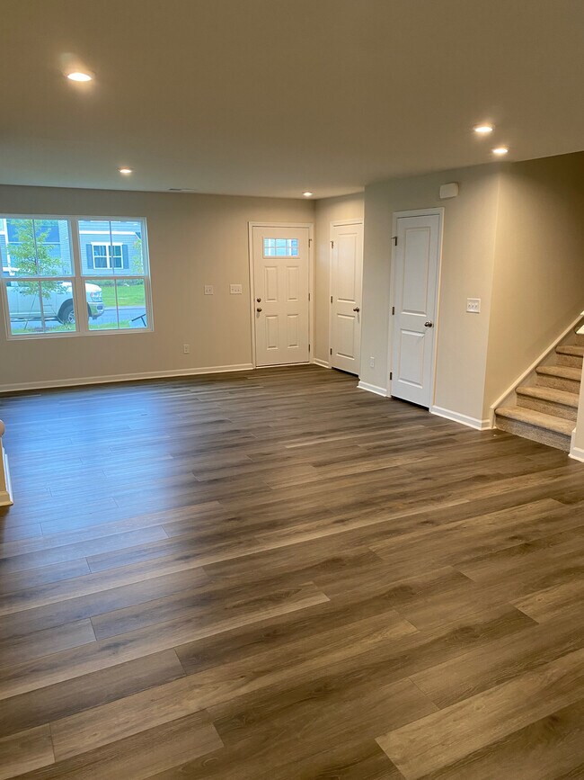 Foto del edificio - Room in House on Rustling Pines Ct