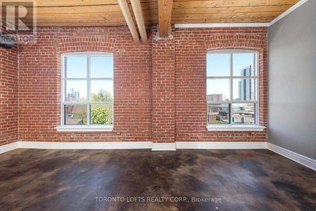 Building Photo - 426 Queen St E