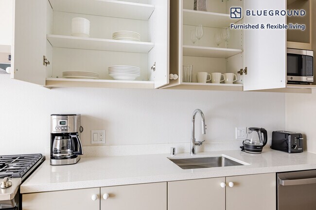 Building Photo - 200 Mesnager St