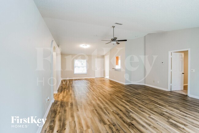 Building Photo - 15 Rymen Ln