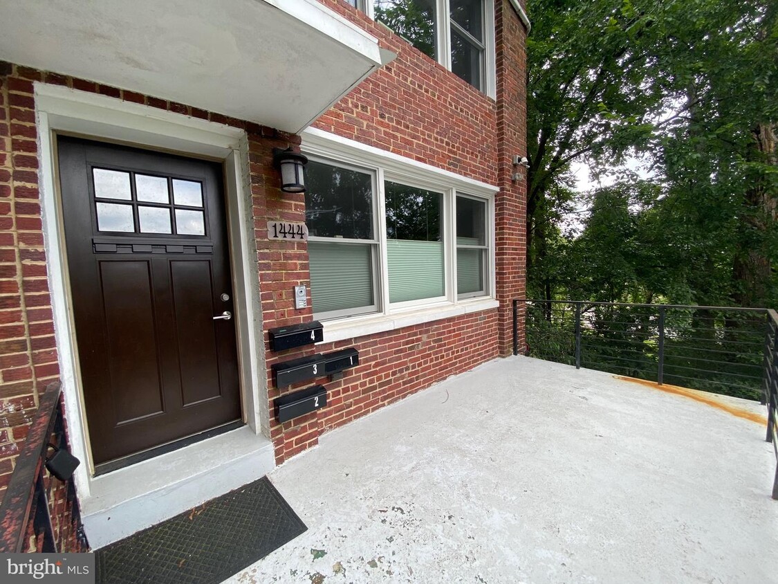 Primary Photo - 1444 Taylor St NW