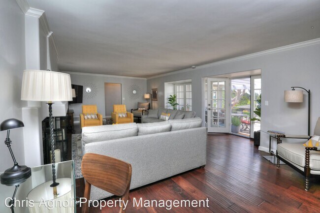 Foto del edificio - 5 br, 3.5 bath House - 2434 Santa Barbara St