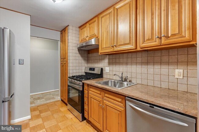 Foto del edificio - 2844 Dover Ln