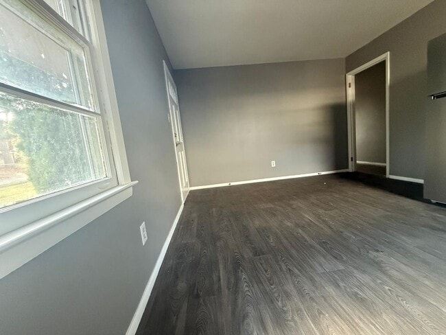 Foto del edificio - For Rent — Spacious & Affordable 4 Bedroom Home!