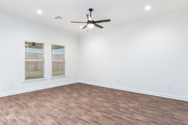 Foto del edificio - 732 Crozier Dr
