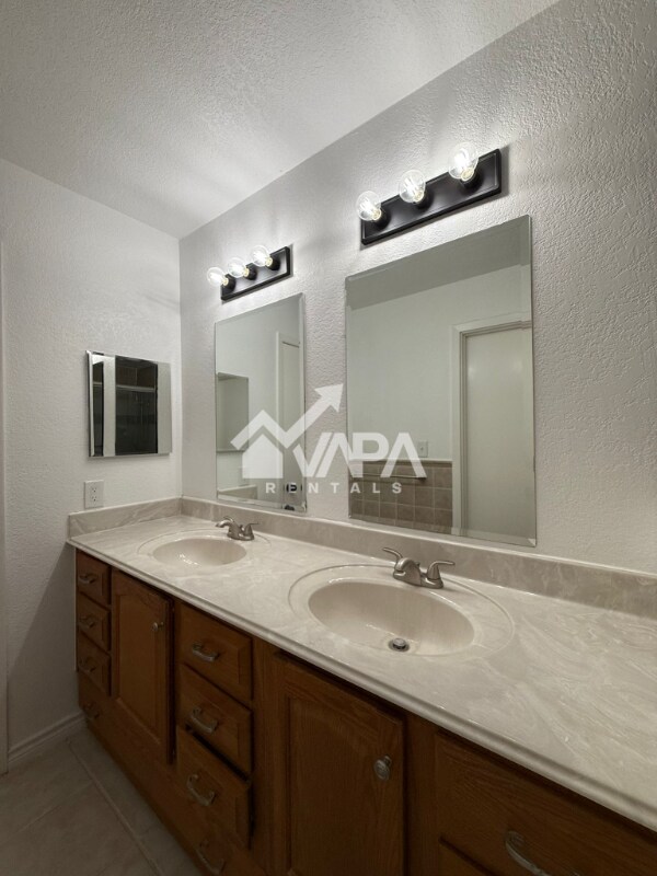 Foto del edificio - 9650 Chelmsford Dr