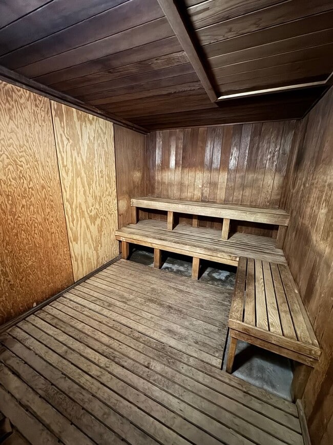 Foto del edificio - 1 Bed 1 Bath renovated with parking at Alo...