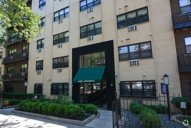 Building Photo - 448 W Barry Ave