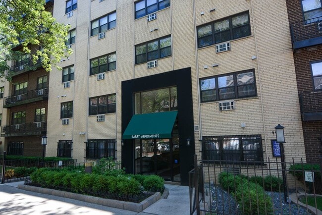 Building Photo - 448 W Barry