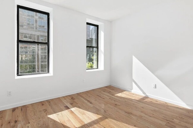 Building Photo - Two Bedroom Apartment UES