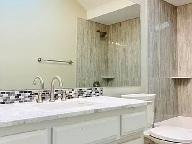 Building Photo - 13815 W Cir – Immaculate 3BR Millard Highlands Home!Step into this beautifully maintained split-e...