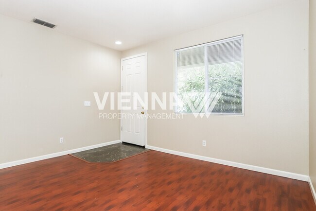 Foto del edificio - Spacious 4 Bedroom Home in North Natomas