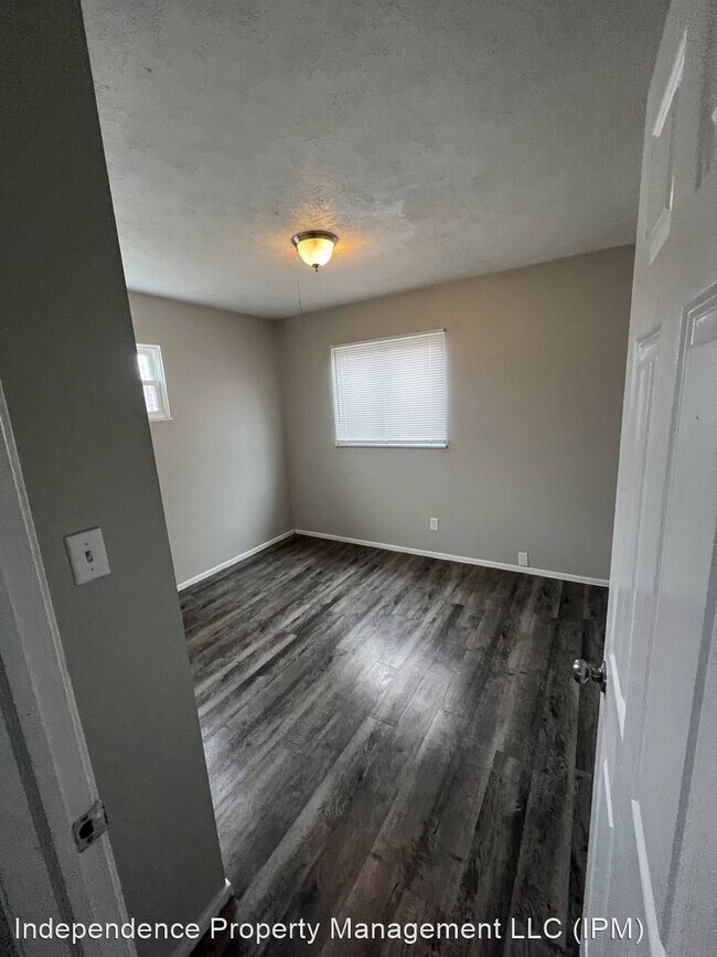 Foto del edificio - 2 br, 1 bath House - 4830 Vanguard Ave