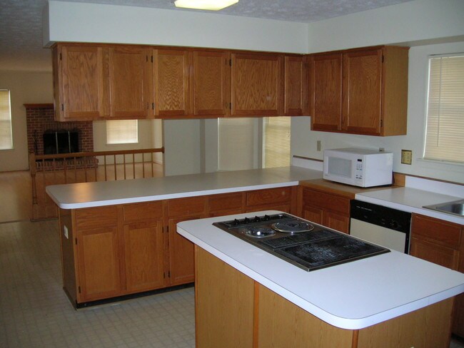 Building Photo - 3522 Vista Verde Dr