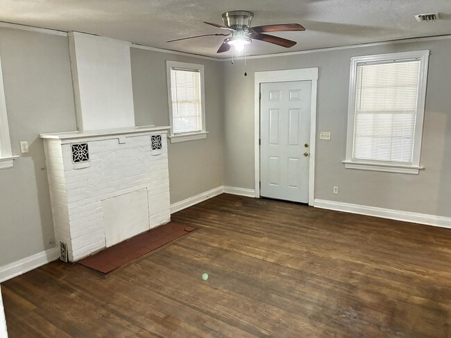 Building Photo - 565 Chestnut Dr