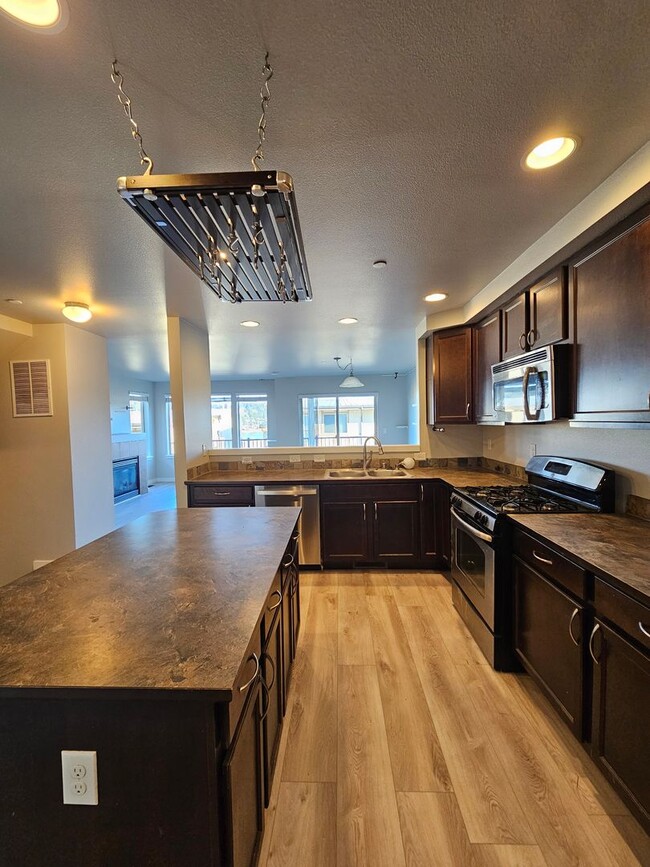 Foto del edificio - Bremerton Townhome with Puget Sound Views