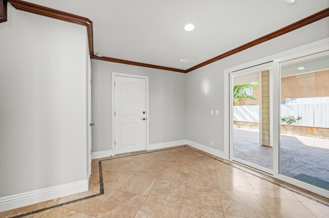 Building Photo - 2547 Orange Ave