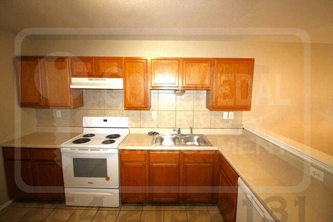 Building Photo - 3408 Barcelona Dr