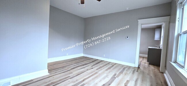 Foto del edificio - 1429 Hall Ave