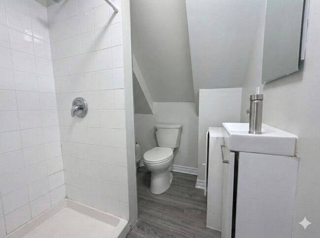 Building Photo - 99 Mary St