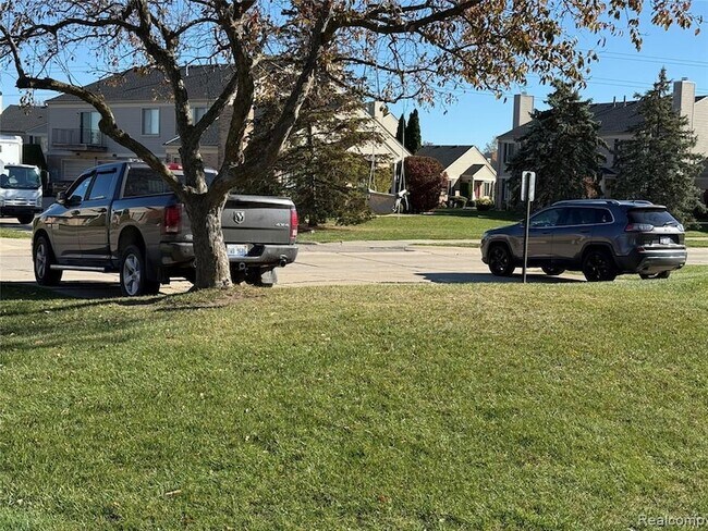 Foto del edificio - 15894 Cambridge Dr