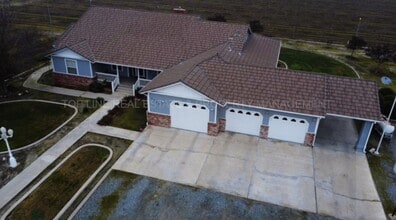 Building Photo - 2844 Ottawa Ave