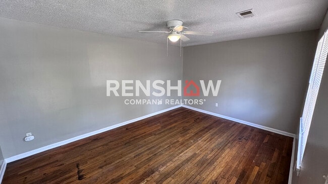 Building Photo - 386 Navy Dr