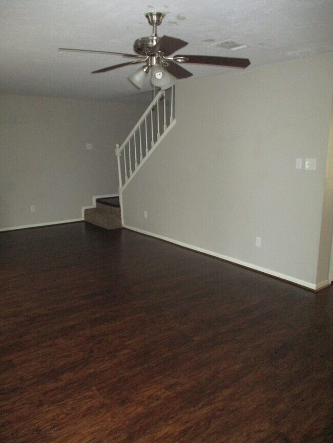 Foto del edificio - 201 Hartford Ln